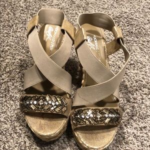 Donald J Pliner wedges